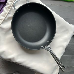 Le Creuset Essential Non Stick Fry Pan